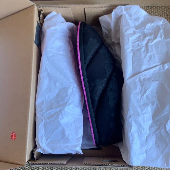 New in box - Sorel Bodega Run Fur Slippers - Picture 4 of 10